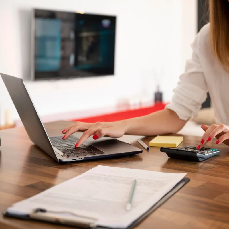working-from-home-time-management-concept_23-2149065327